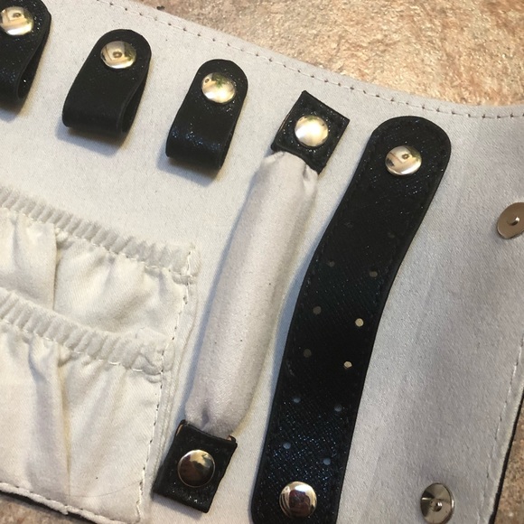 🖤🖤🖤 Shimmering Black Jewelry Roll 🖤🖤🖤 - Picture 3 of 7